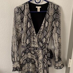 H&M midi snake print grayish/black pleated wrap dress